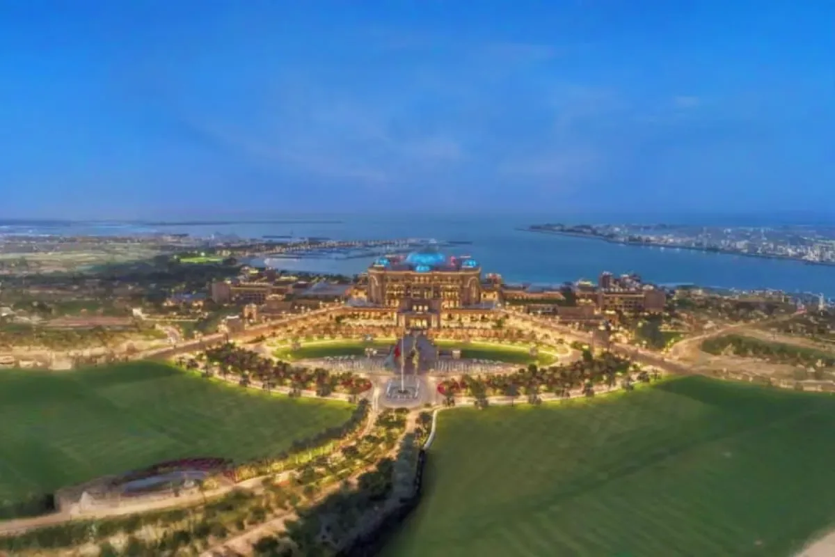 Private Abu Dhabi City Tour — destination and experience view